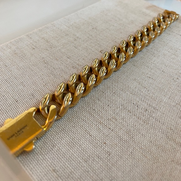 Saint Laurent Gold Kiss Lips Curb Chain Bracelet - Picture 9 of 15